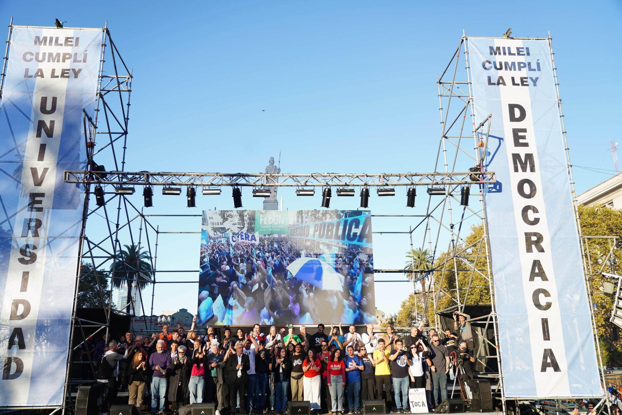 El escenario de la 4ta. Marcha Federal Universitaria.
