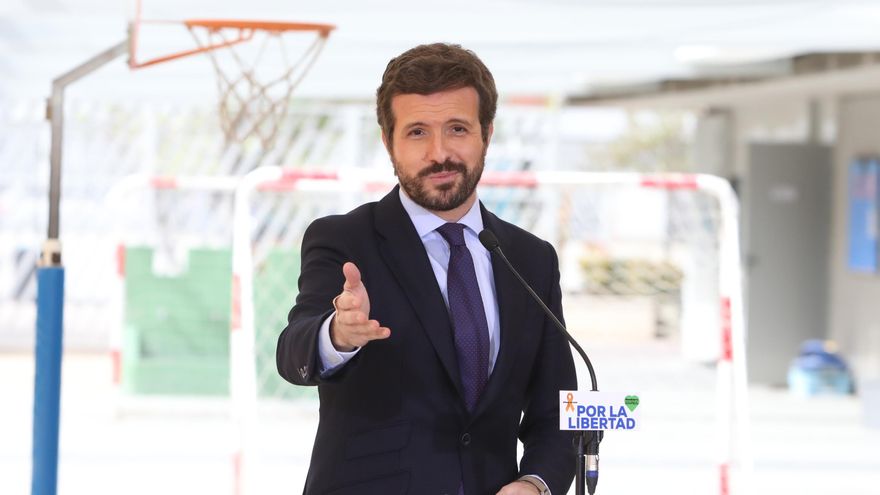 Pablo Casado en un colegio