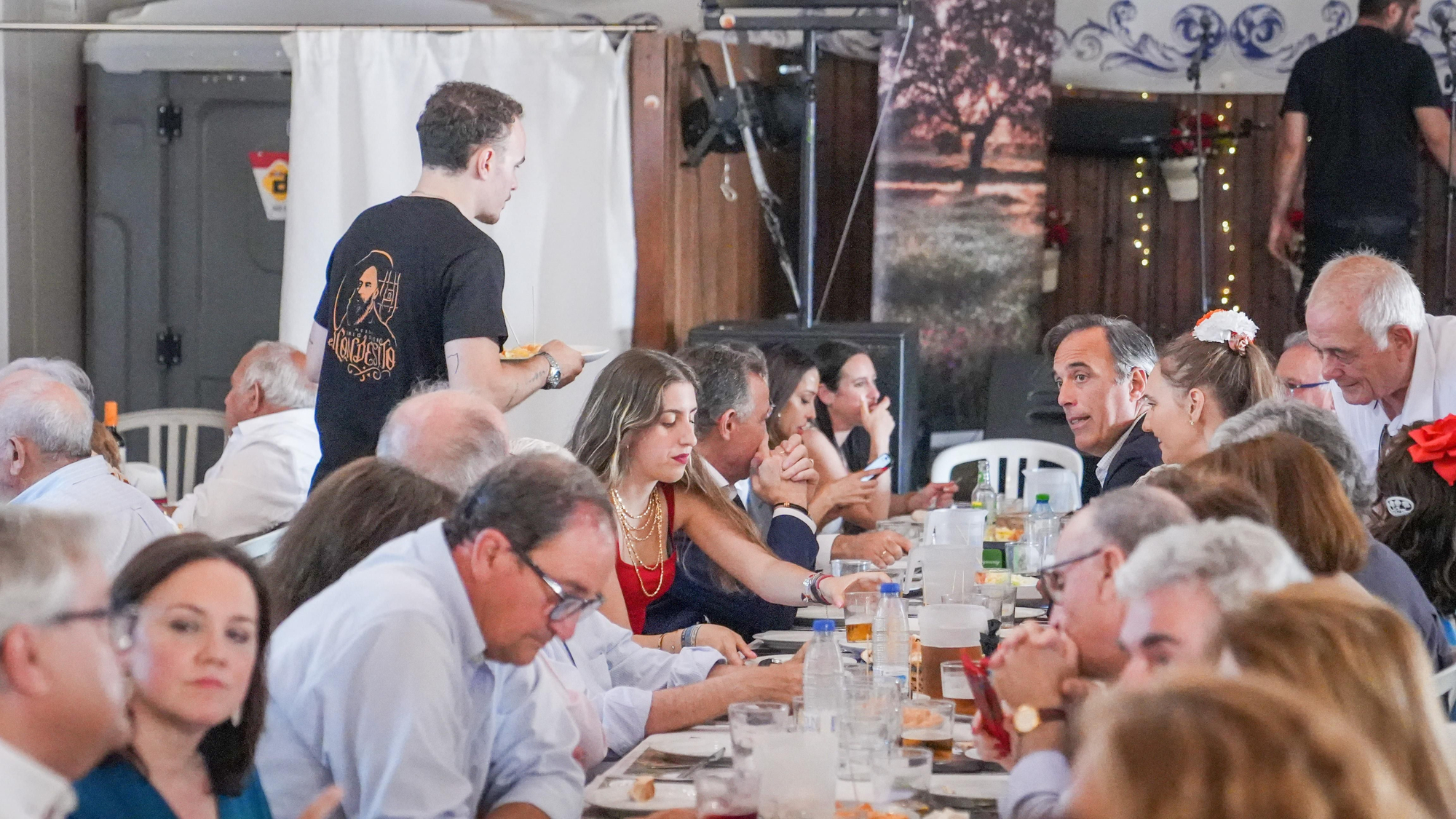 Comidas de empresas y amigos en la Feria de Córdoba