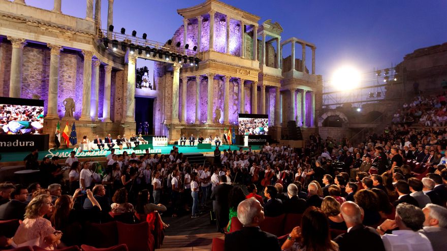 Extremadura premia con su máxima distinción a Don Benito y Villanueva, la abogada cacereña que hizo caer al Gobierno de Holanda y la caza