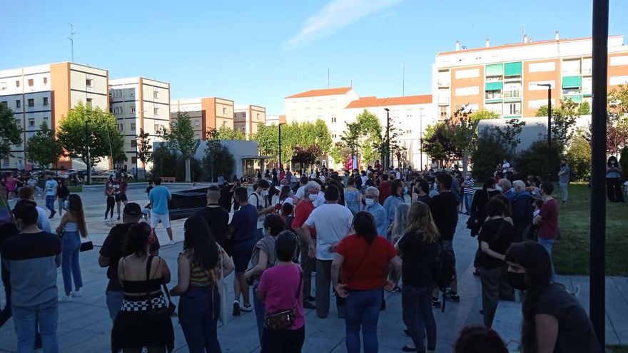 Vecinos del barrio de Garrido durante la manifestación.