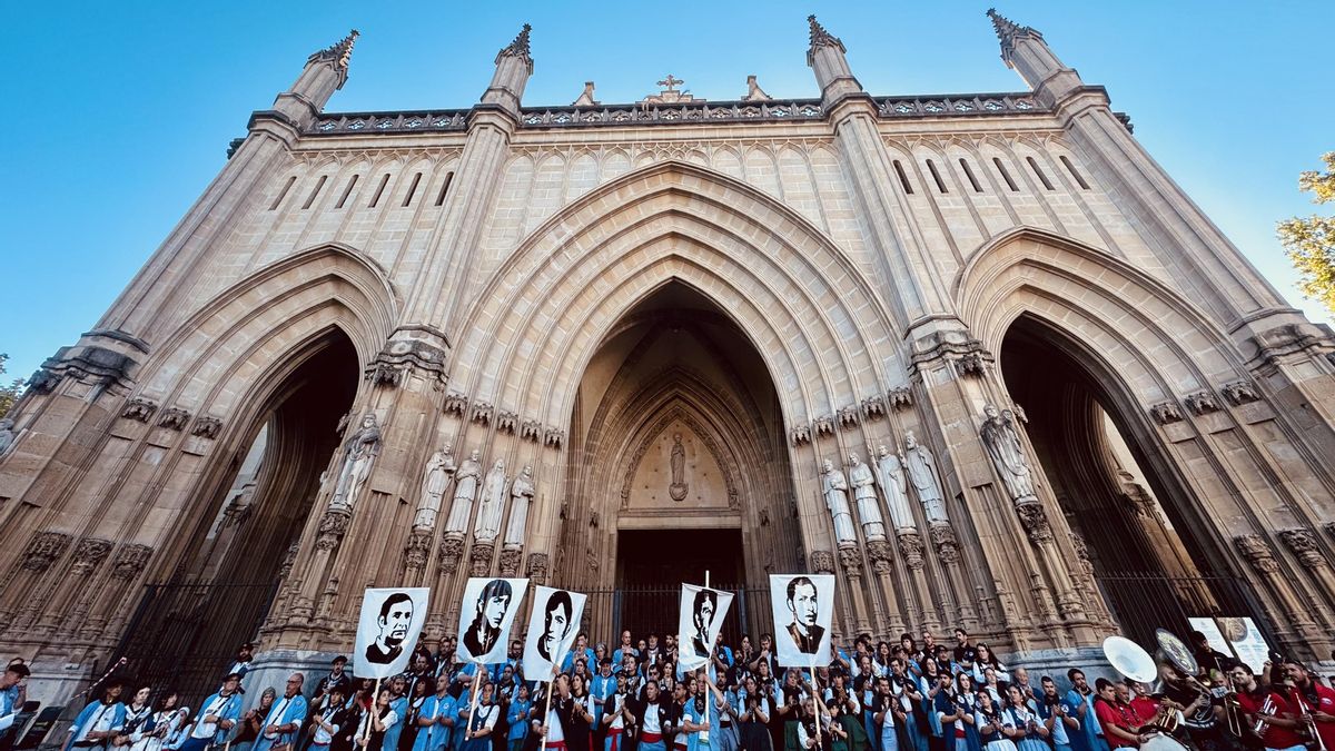 Pañuelos negros en las fiestas de Vitoria por los asesinados del 3 de marzo y los indultados en agosto de 1976