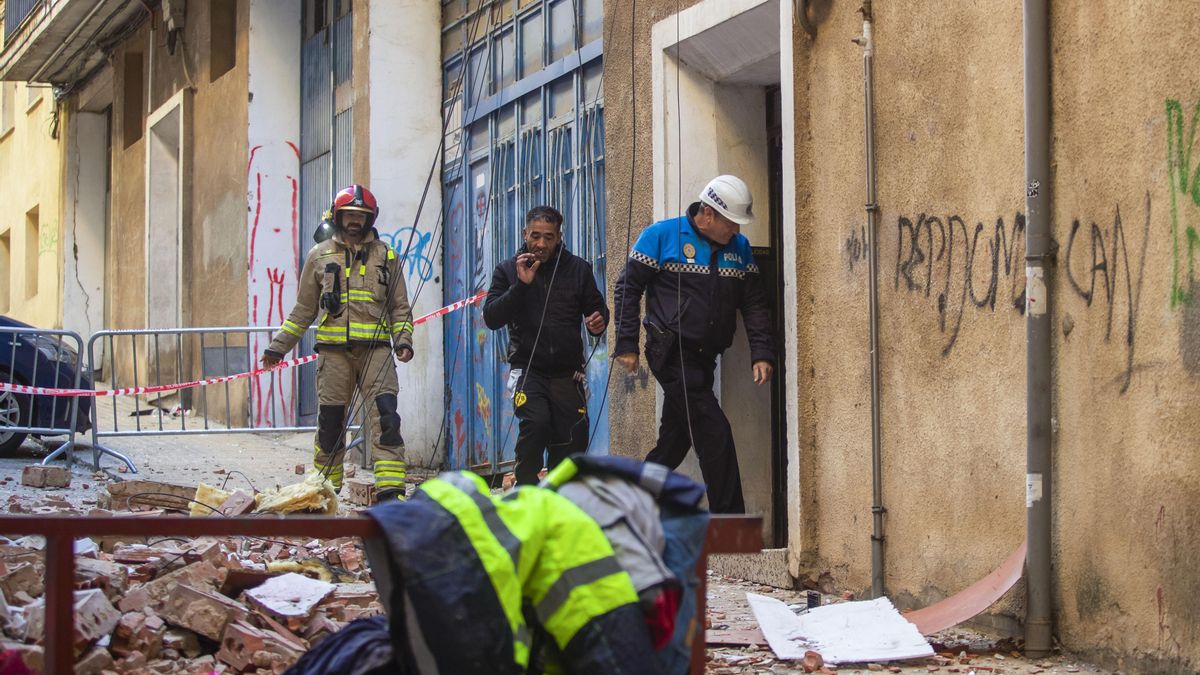 Una explosión de madrugada en un edificio de Soria deja dos heridos y 14 vecinos desalojados