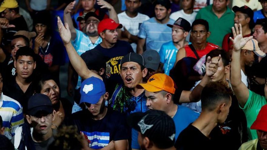 Unos 3.000 migrantes hondureños cruzarán de Guatemala a México con o sin permiso