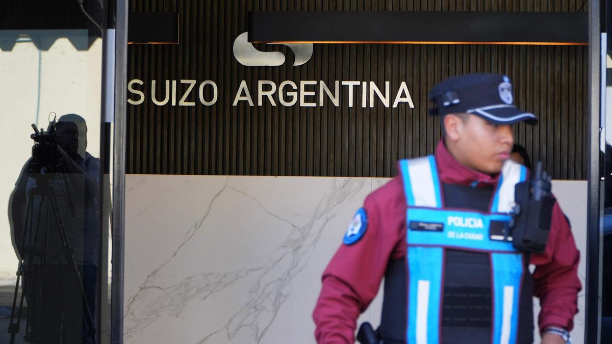 Como parte de la investigación, el juez federal Sebastián Casanello ordenó varios allanamientos en sedes de la Agencia Nacional de Discapacidad (Andis) y en la Droguería Suizo Argentina en busca de evidencia sobre eventual pago de sobornos para la compra de medicamentos.