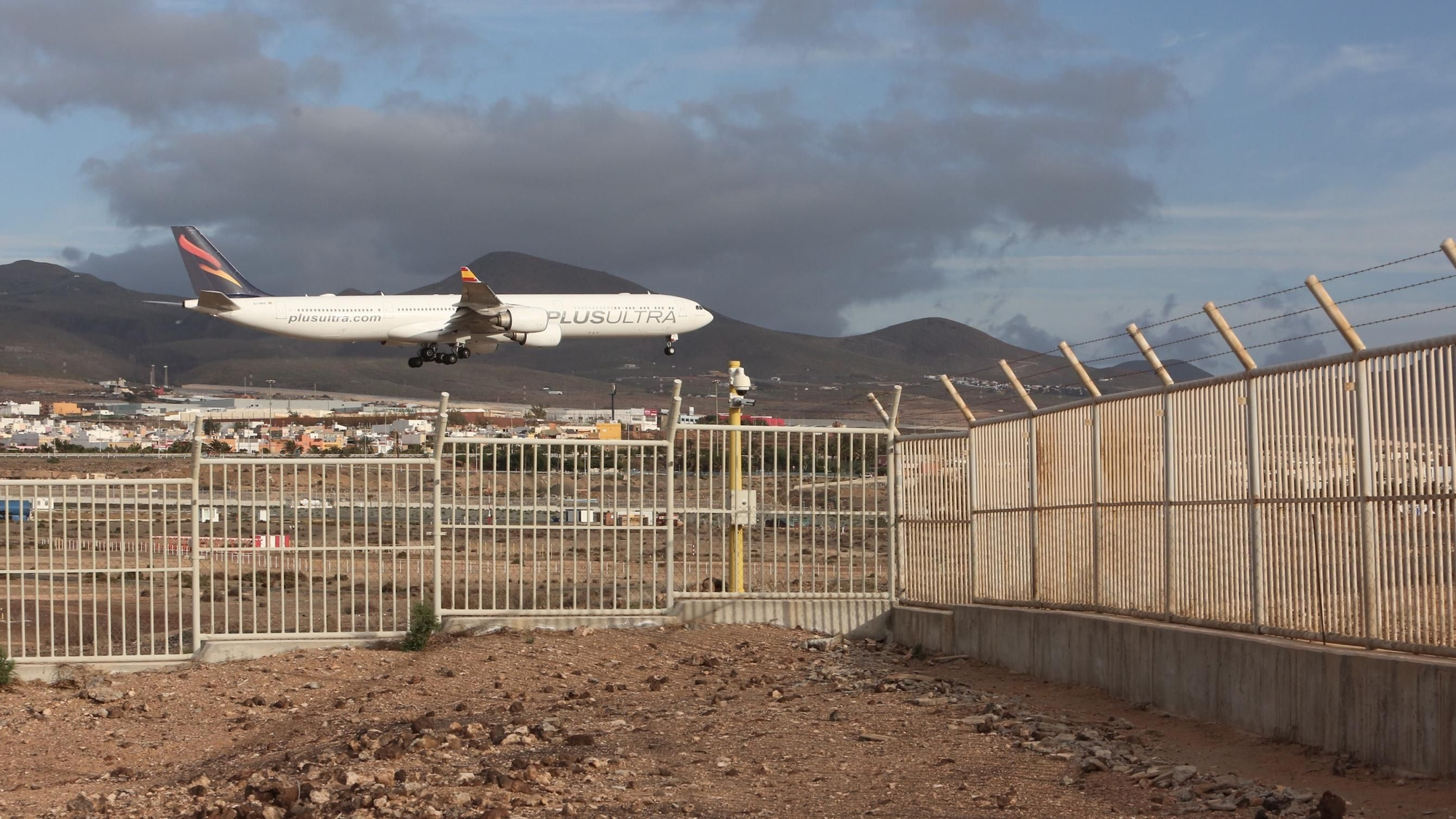Llegada a Gran Canaria de un avión procedente de China con material sanitario (Alejandro Ramos)