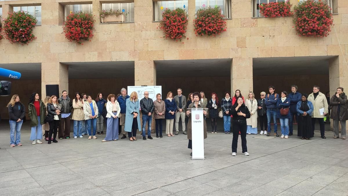 Logroño se concentra contra la violencia de género reivindicando la literatura como herramienta de denuncia y lucha por la igualdad