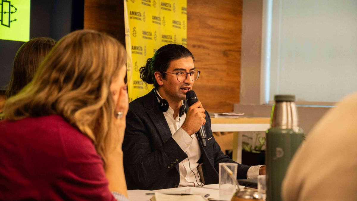 Matt Mahmoudi, investigador y asesor de Amnistía Internacional sobre Inteligencia Artificial y Derechos Humanos, este miércoles en Buenos Aires.
