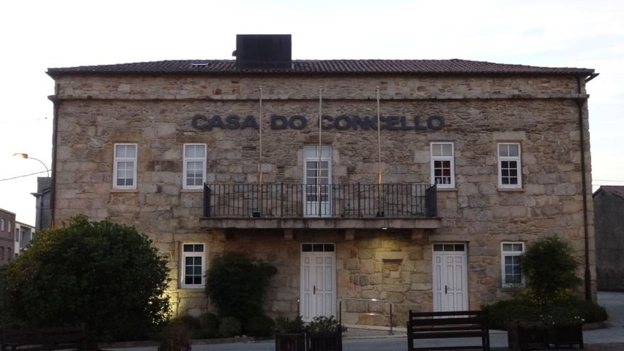 Dos ediles del PSOE apoyan la moción de censura en Santa Comba (A Coruña) que entrega la alcaldía al PP