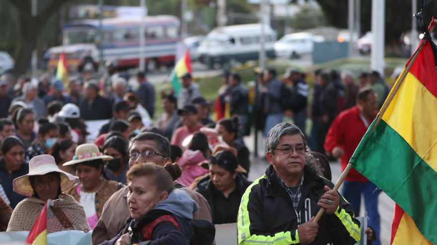 Enfrentamientos entre seguidores de Morales y policías dejan al menos tres agentes muertos
