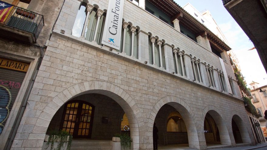 El edificio CaixaForum en Girona.