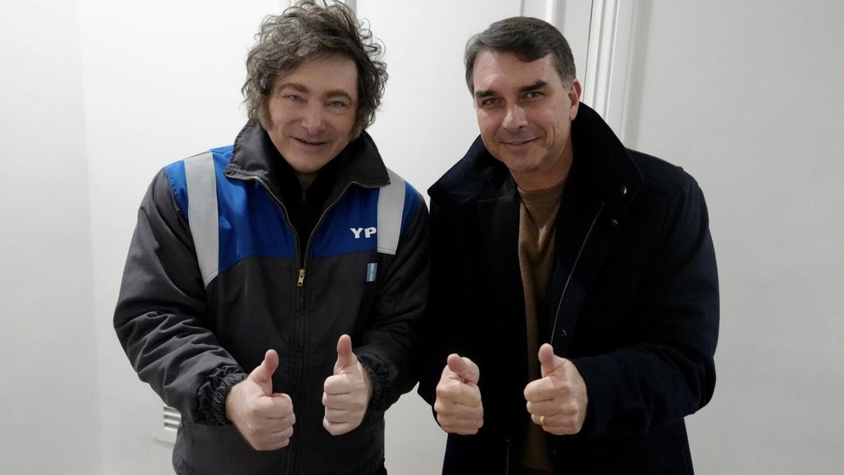 Milei se metió en la campaña electoral de Brasil y se mostró con el hijo de Bolsonaro