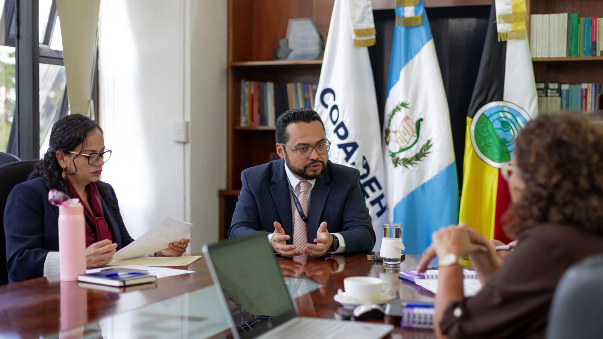 Elvyn Díaz, director de la Comisión Presidencial por la Paz y los Derechos Humanos (COPADEH), durante la grabación del documental