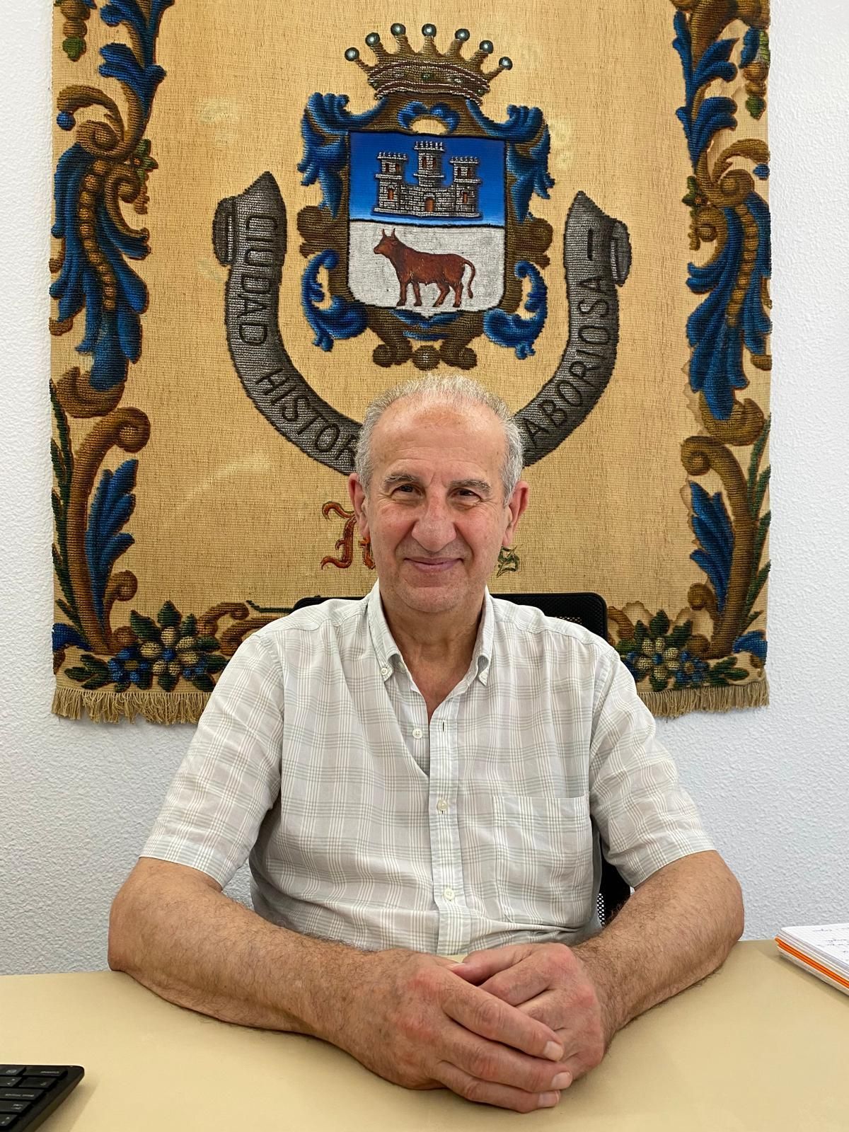 Jesús Borràs, al seu despatx de l'Ajuntament de Manises.