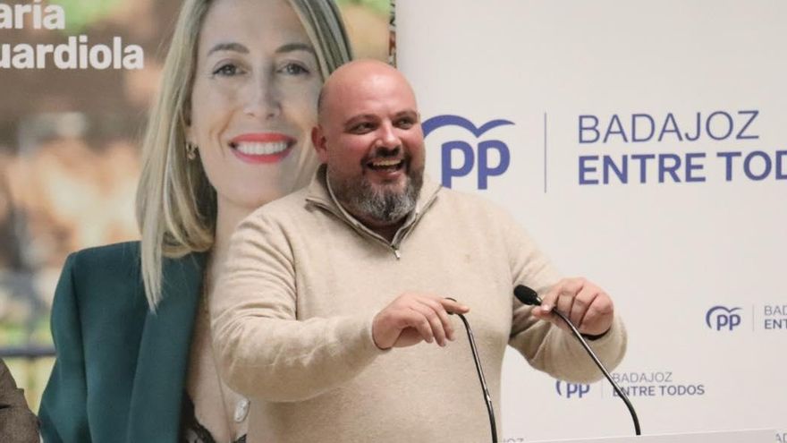 El PSOE exige a Guardiola que excluya por "acoso sexual" a un candidato del PP a las elecciones de Extremadura