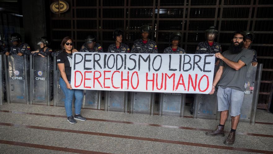 Más sombras que luces para la prensa de América en el segundo año de la pandemia