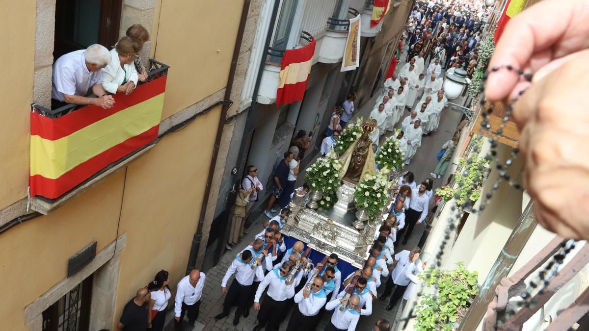 Procesión en Ponferrada por la festividad de la Virgen de la Encina y el Día de El Bierzo.