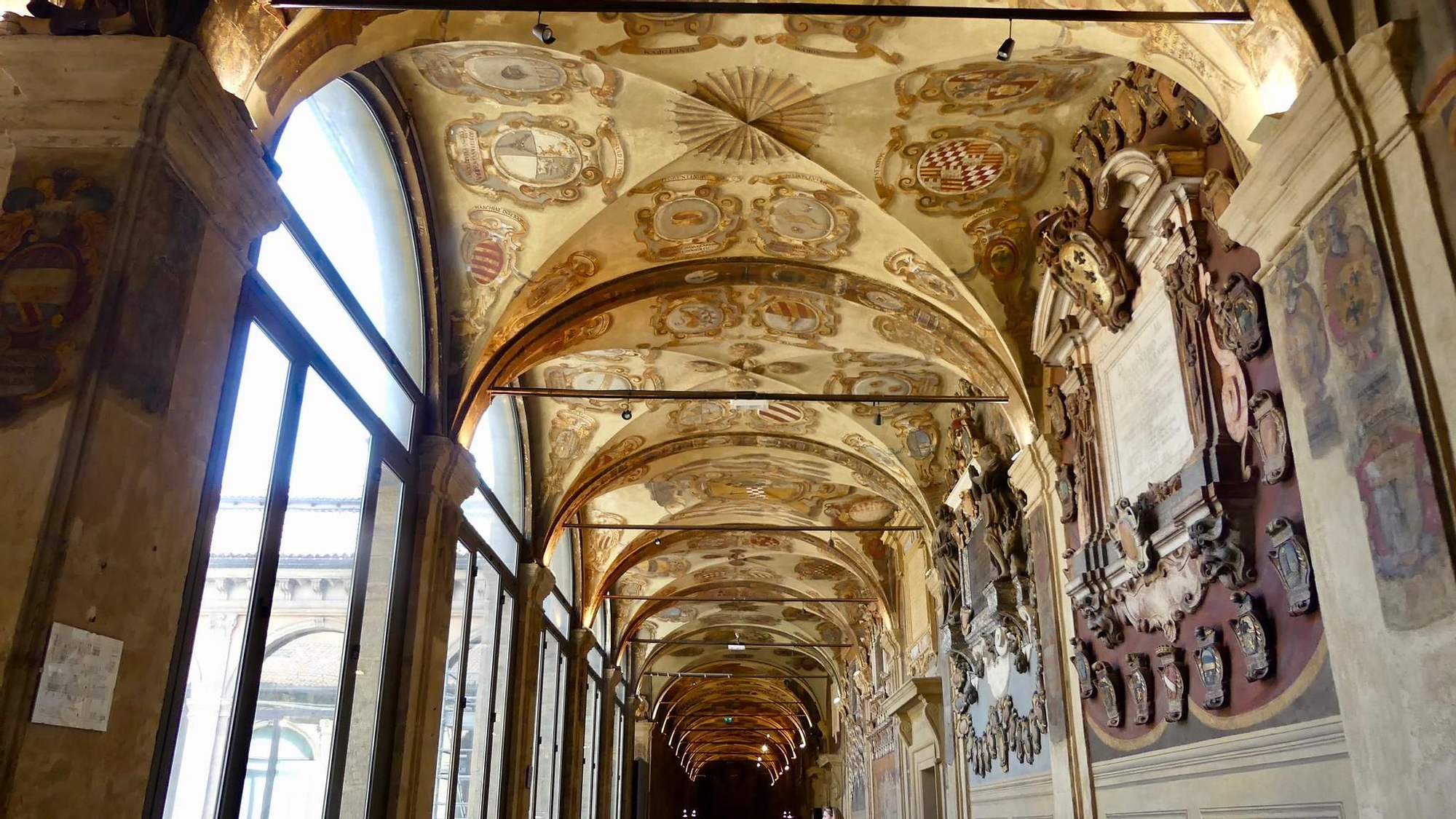 Galerías del Archiginnasio de Bolonia.