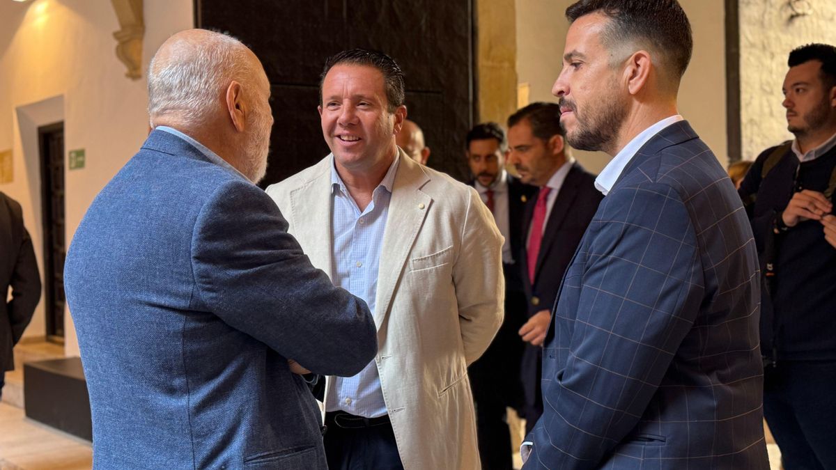 El alcalde de Mula, Juan Jesús Moreno, y el concejal de Cultura, Diego Boluda, durante la reunión