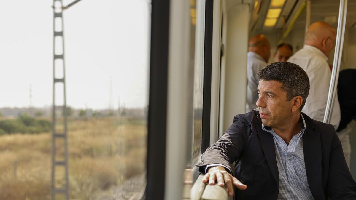 El presidente de la Generalitat, Carlos Mazón, en la inauguración de la línea del metro afectada por la DANA.