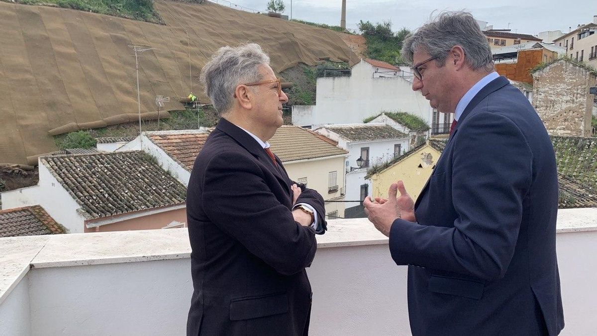 Los vecinos desalojados por las lluvias en una calle de Puente Genil regresan a sus viviendas cerca de dos meses después