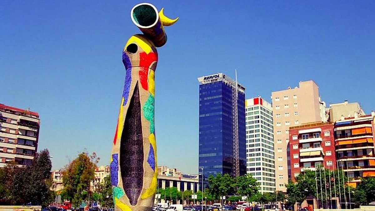 ¿Qué quiso decir Miró con su escultura más alta? Barcelona aún debate una obra que nadie entendió del todo