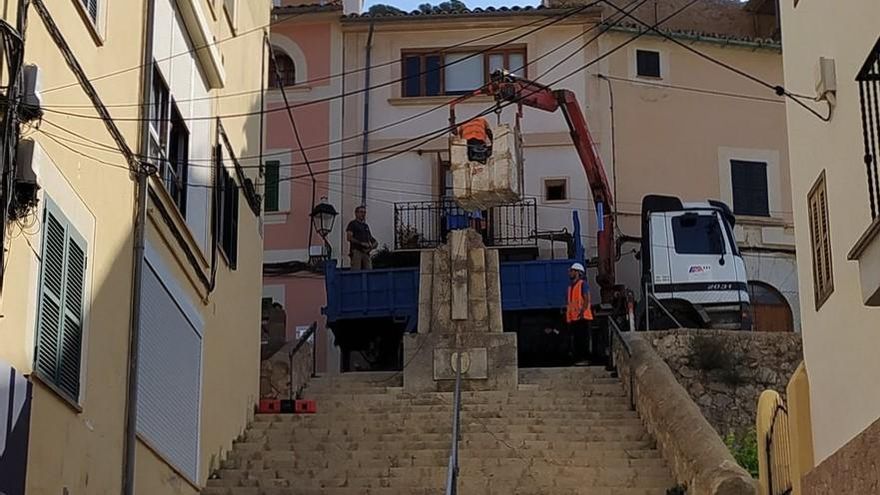 Vox usa sus alianzas con el PP para instalar placas franquistas e intentar recuperar en Balears cruces "a los caídos"