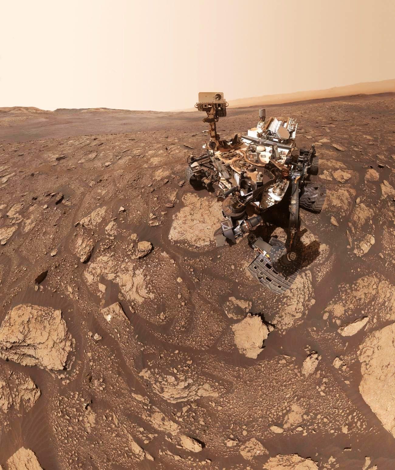 El rover de la Nasa Curiosity en el sitio del experimento en Marte, bautizado como Mary Anning.