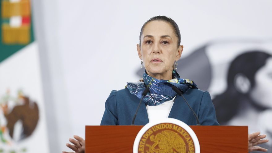 La presidenta de México, Claudia Sheinbaum, habla en una rueda de prensa este martes, en el Palacio Nacional de la Ciudad de México (México). EFE/ Sáshenka Gutiérrez
