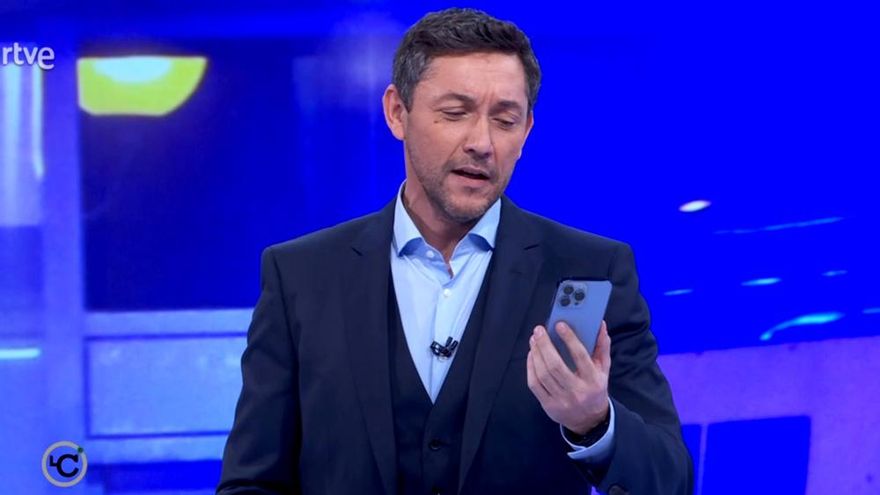 Javier Ruiz recibió un mensaje en 'Las Claves' que evidencia la "guerra interna" del PP