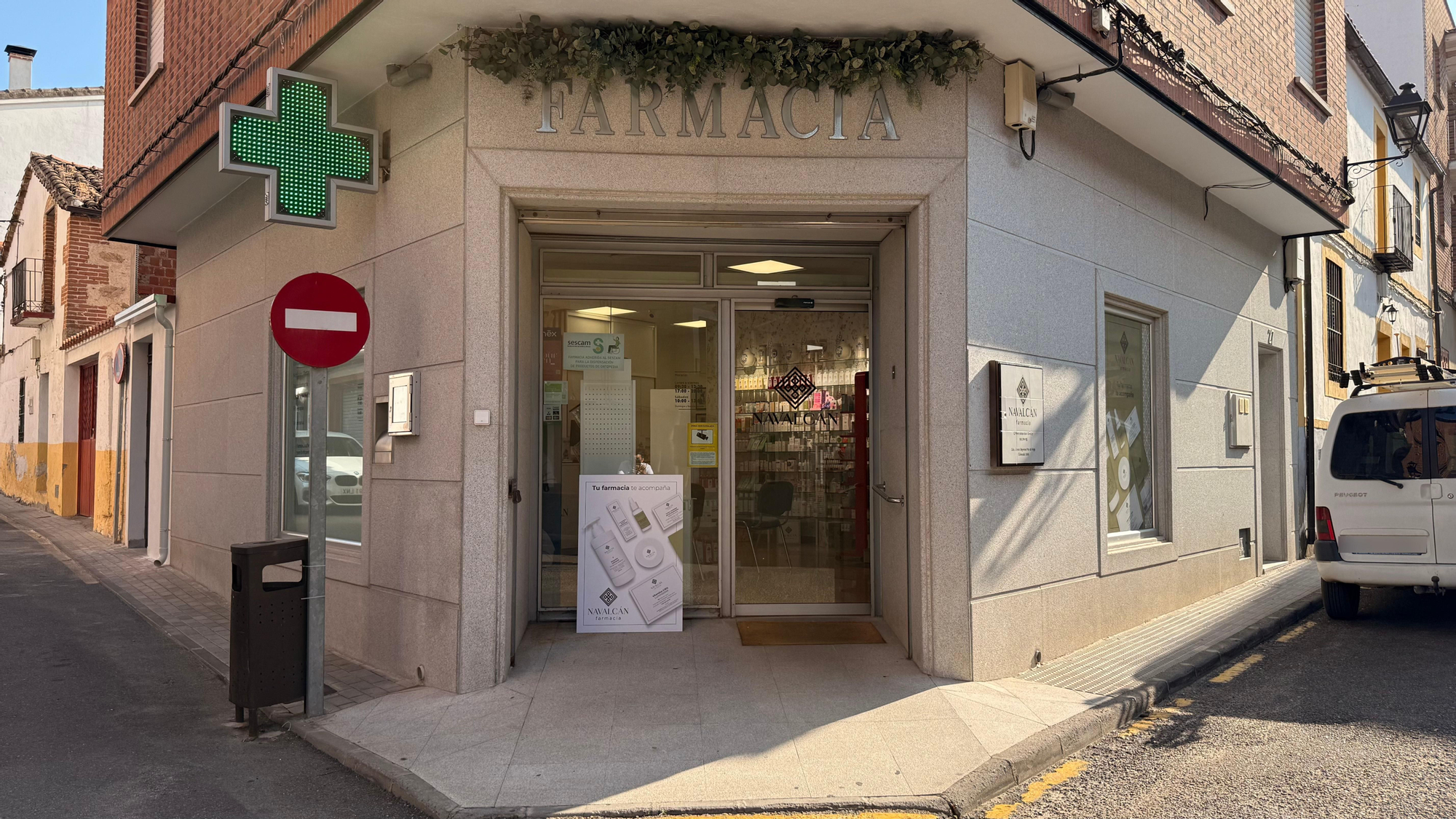 Fachada de la Farmacia de Navalcán