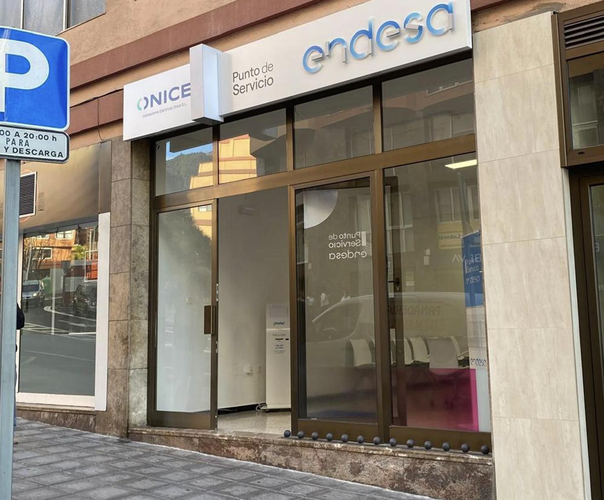 Nuevo punto de atención comercial  de Endesa  en la Avenida de El Puente, en Santa Cruz de La Palma.
