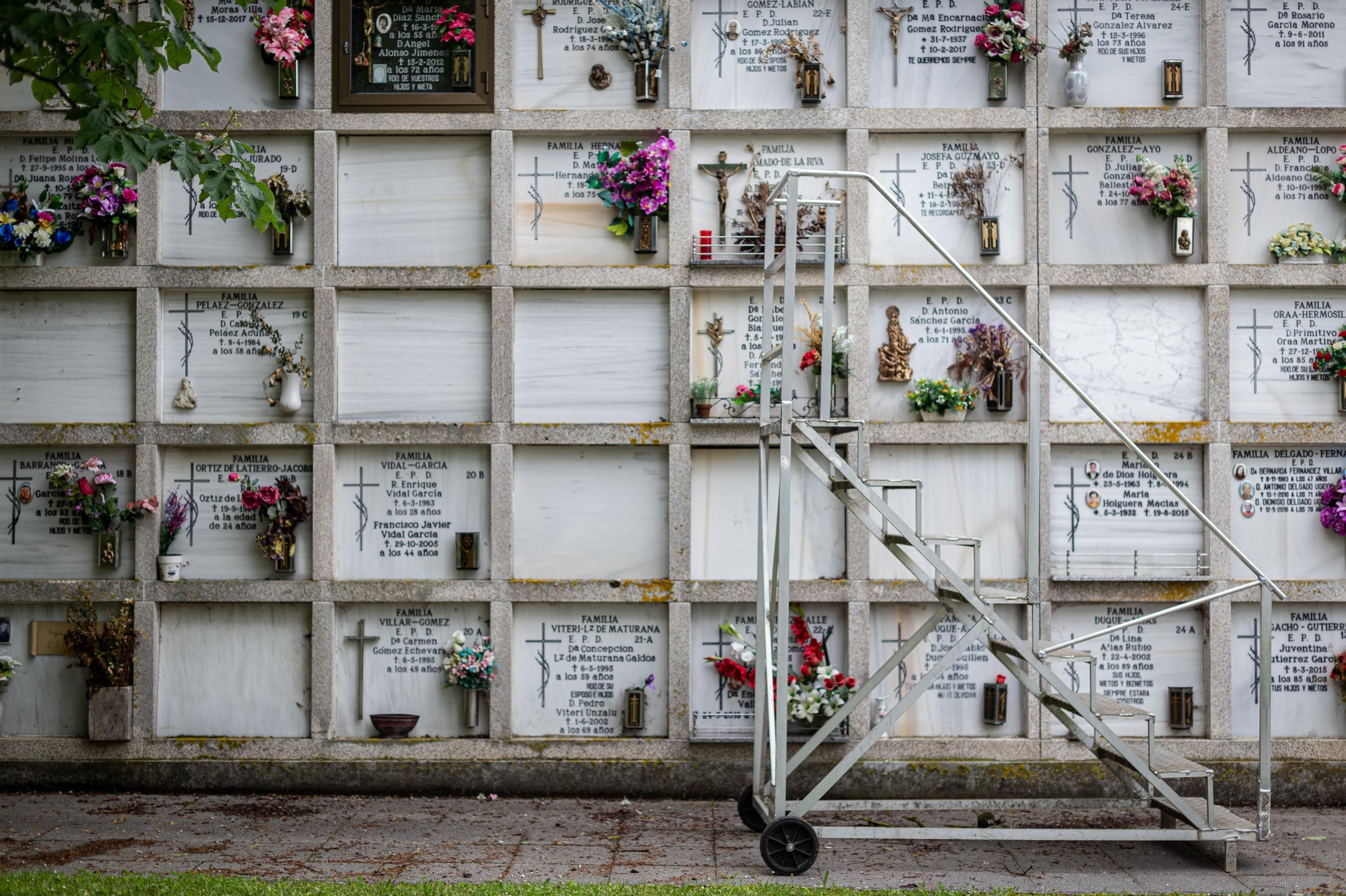 Lápidas del cementerio de El Salvador, situado a las afueras de Vitoria