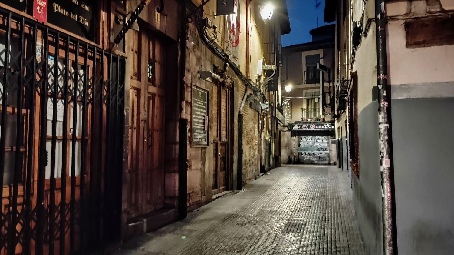 La entrada por la calle Azabachería.