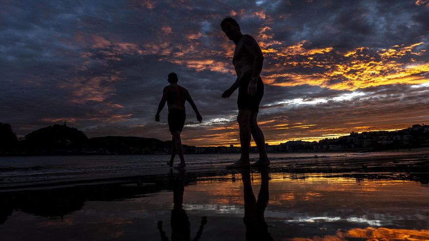 El fuerte oleaje, de hasta 7 metros, activa la alerta naranja en la costa cantábrica y Galicia