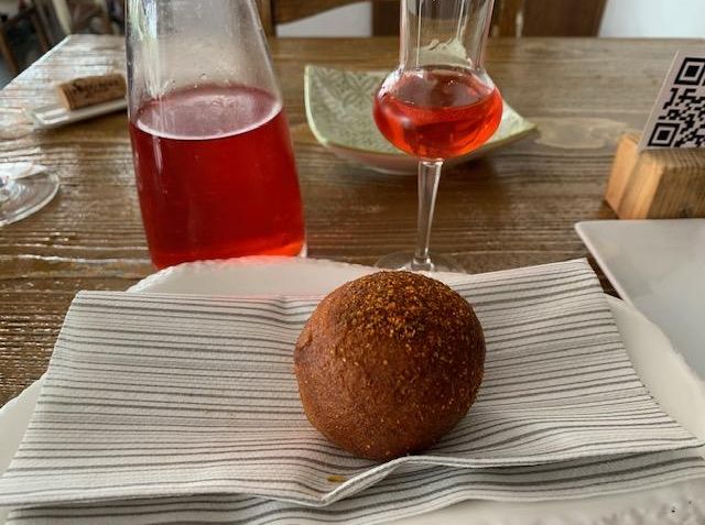 Bocata de Chorizo de Teror y reducción de Clipper de fresa con Vodka Blat