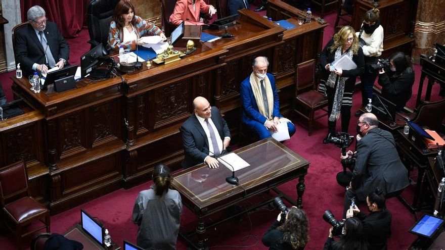 “Falta de confianza en la moneda nacional” e “inflación multicausal”: qué dice el informe de Manzur al Congreso