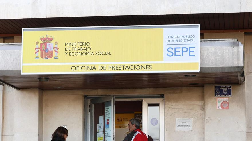 Los sindicatos piden refuerzos "urgentes" en el SEPE y advierten incluso de oficinas vacías: "No damos abasto"