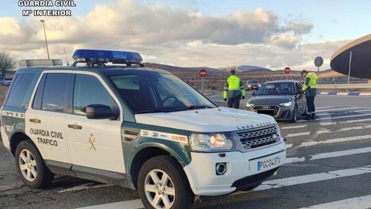 La Guardia Civil de Teruel intercepta a una mujer que conducía cuadruplicando la tasa de alcohol permitida