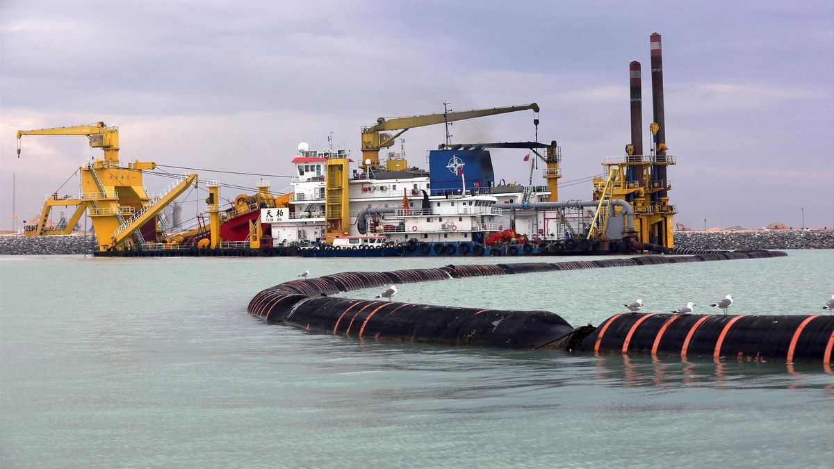 Una instalación de una empresa china en el puerto de Khor a Zubair, en Basora (sur de Irak), en marzo de 2025.