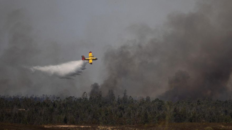 El avance incontrolado del incendio de Niebla obliga a enviar un Es-Alert y a desalojar a otras 340 personas