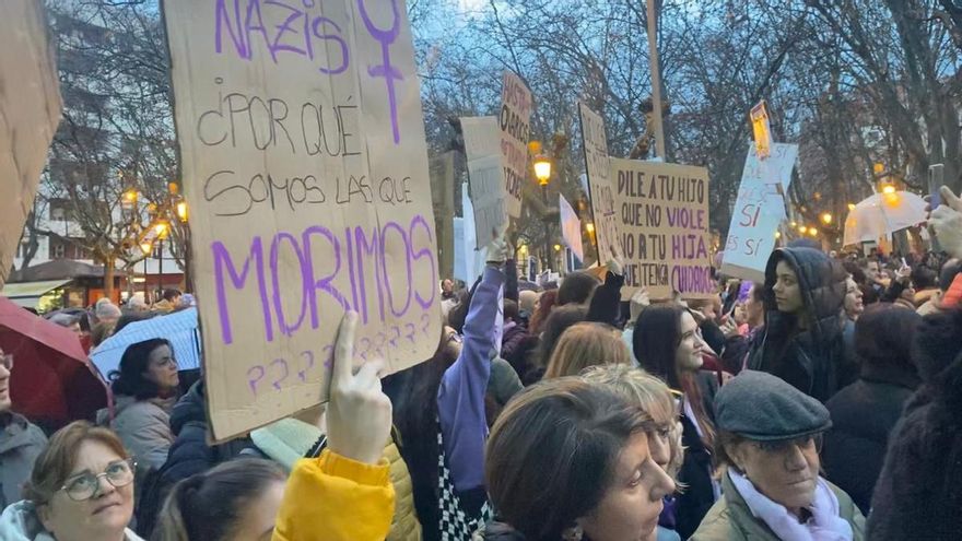 El feminismo como salvavidas de las víctimas de violencia de género: "Cuando compartes y ves que ayuda, dejas de sentir culpa"