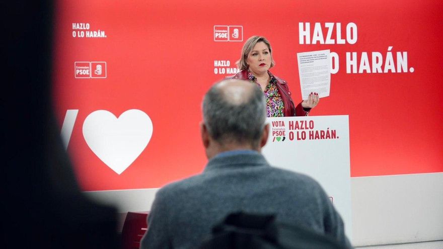 El PSOE extremeño acusa a Guardiola de "normalizar el machismo" ante los escándalos de su chófer y Navalmoral