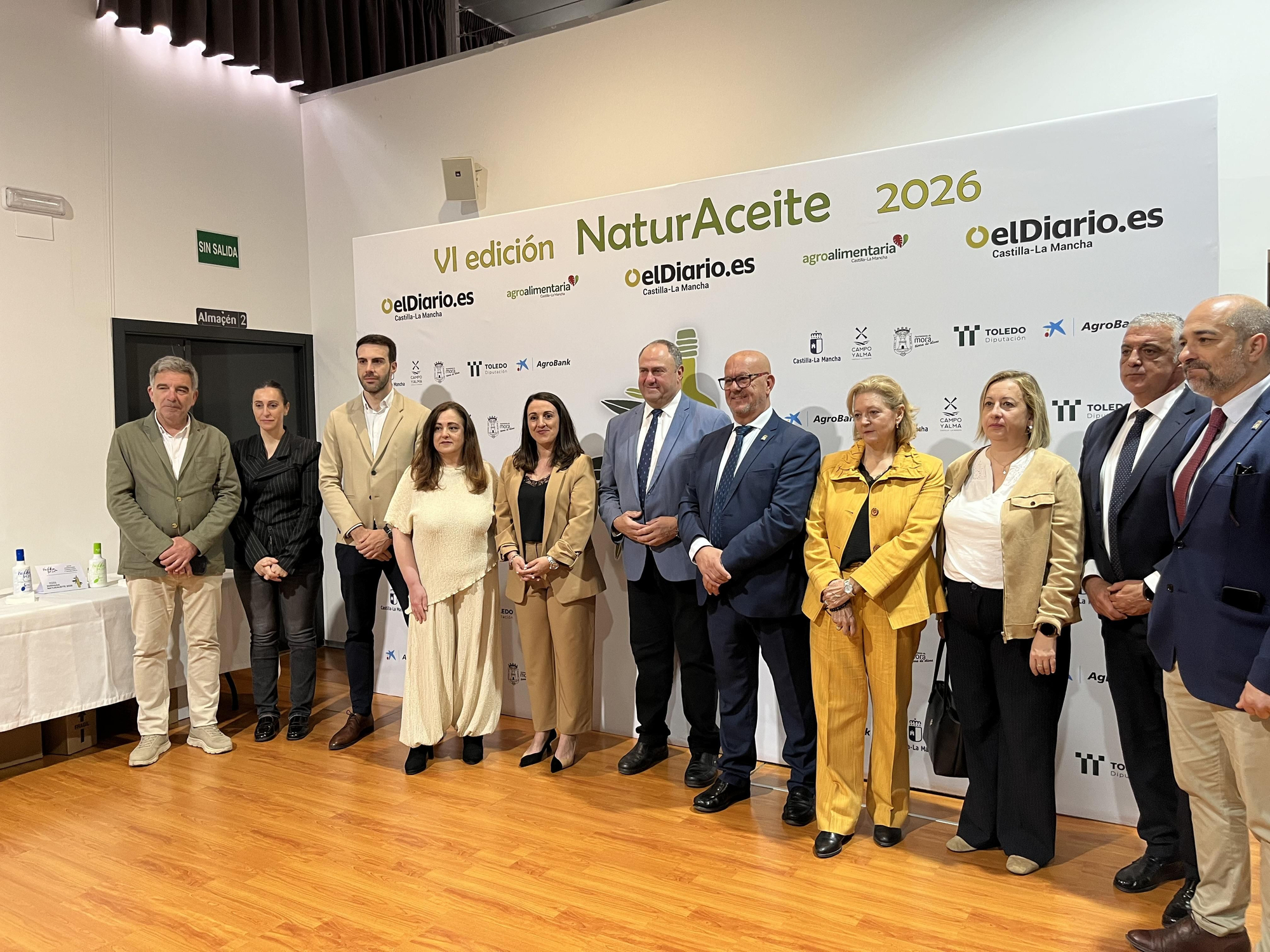 Autoridades y ponentes de la primera mesa de debate en NaturAceite 2026.