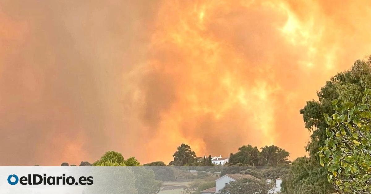 A la espera de refuerzos, Extremadura enfrenta ocho incendios activos y mantiene poblaciones confinadas