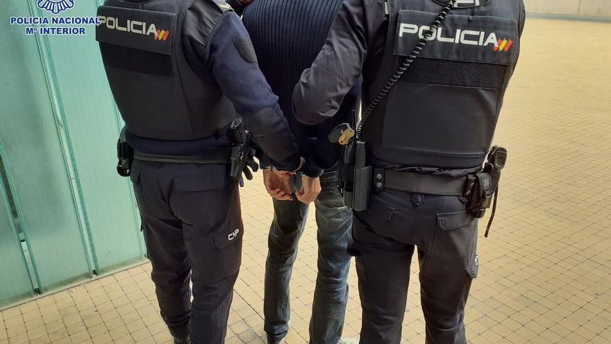 Pillados dos jóvenes que habían forzado un bar para entrar a robar