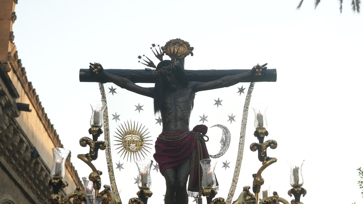 Traslado del Cristo de Remedio de Ánimas después del Magno Vía Crucis