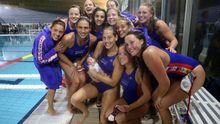 Las jugadoras del CN Mataró celebran el histórico pase a la Final Four.