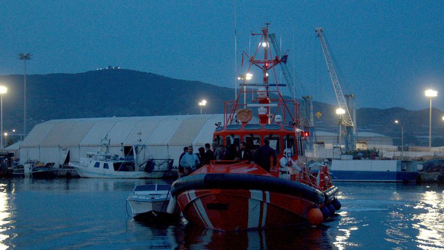Trasladan a Motril a 22 inmigrantes rescatados cerca de la costa granadina