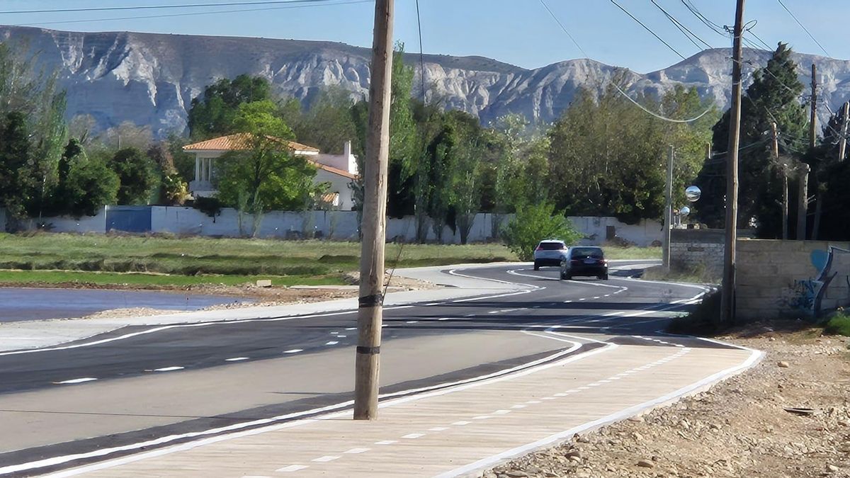 Vecinos de Garrapinillos, en Zaragoza, denuncian que el nuevo carril bici a Utebo pone en riesgo a ciclistas y conductores